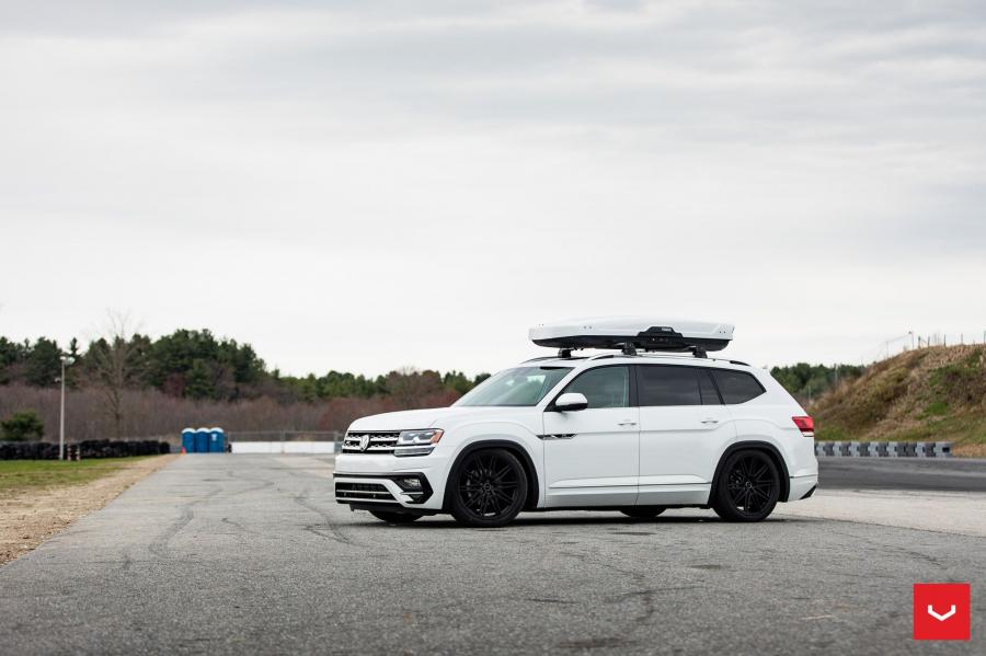  Volkswagen Atlas R-Line on Vossen Wheels (CV10) 2019 года  (фото 13 из 53)